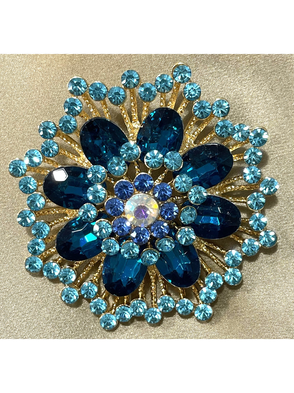 NWOT Blue Floral Brooch Rhinestone Crystal Gold Toned Pin Flowers & Plants